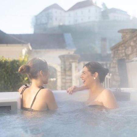 Frida Apartman, Exkluziv Varpanoramaval, A Belvaros Sziveben, Ingyenes Parkolassal Veszprem Ngoại thất bức ảnh
