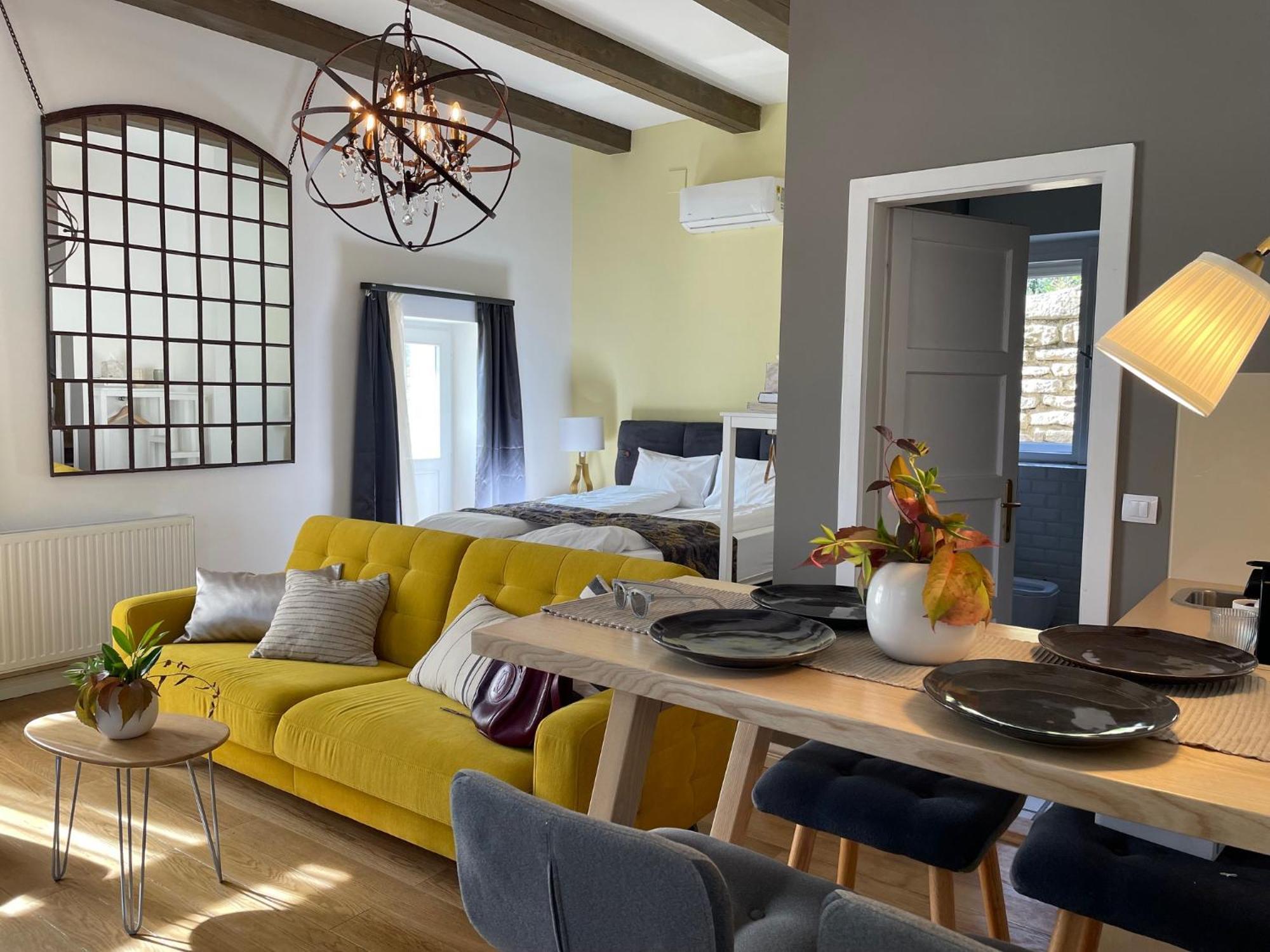Frida Apartman, Exkluziv Varpanoramaval, A Belvaros Sziveben, Ingyenes Parkolassal Veszprem Ngoại thất bức ảnh